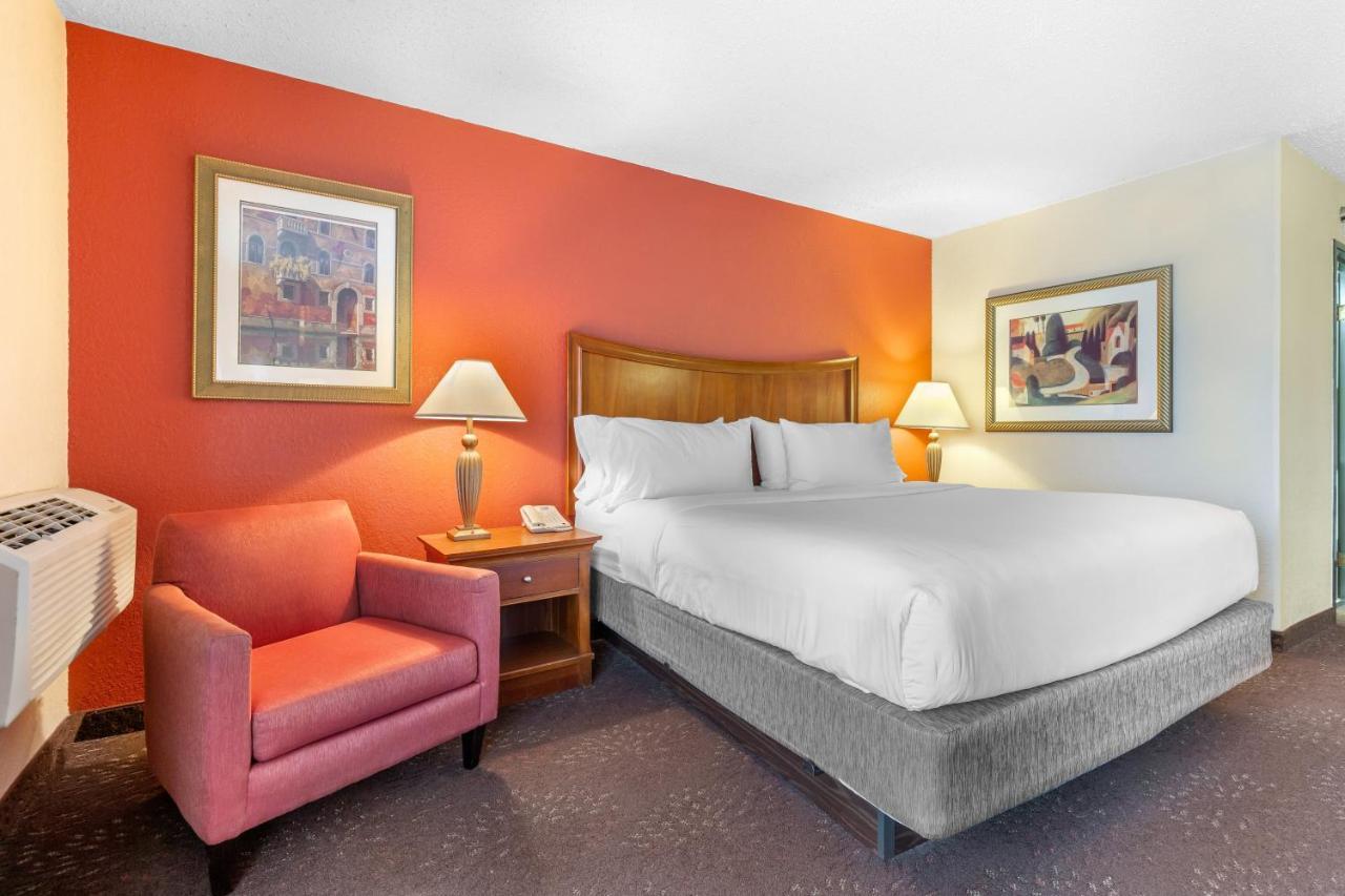 Holiday Inn Express Chicago-Downers Grove By Ihg Exterior photo