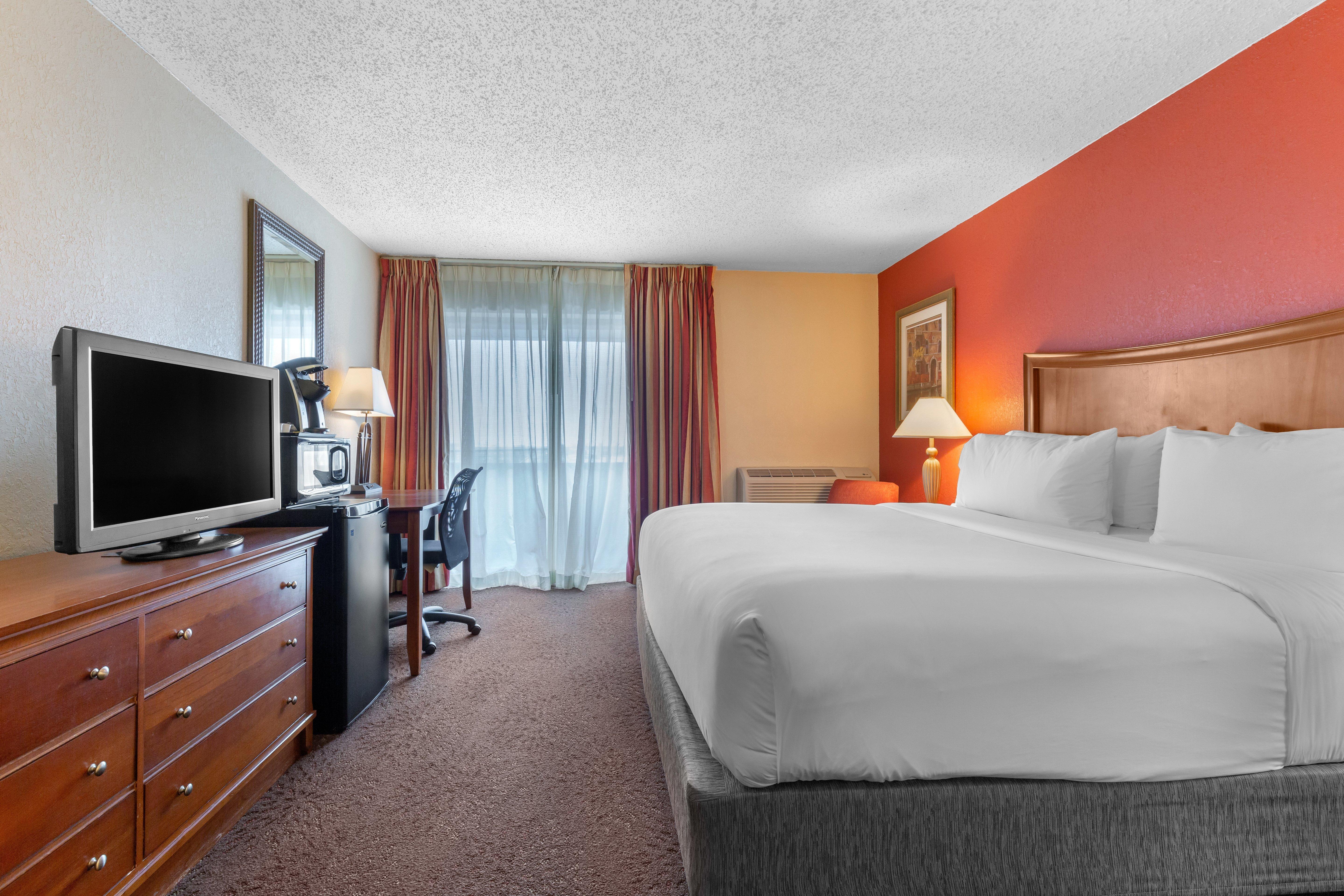Holiday Inn Express Chicago-Downers Grove By Ihg Exterior photo