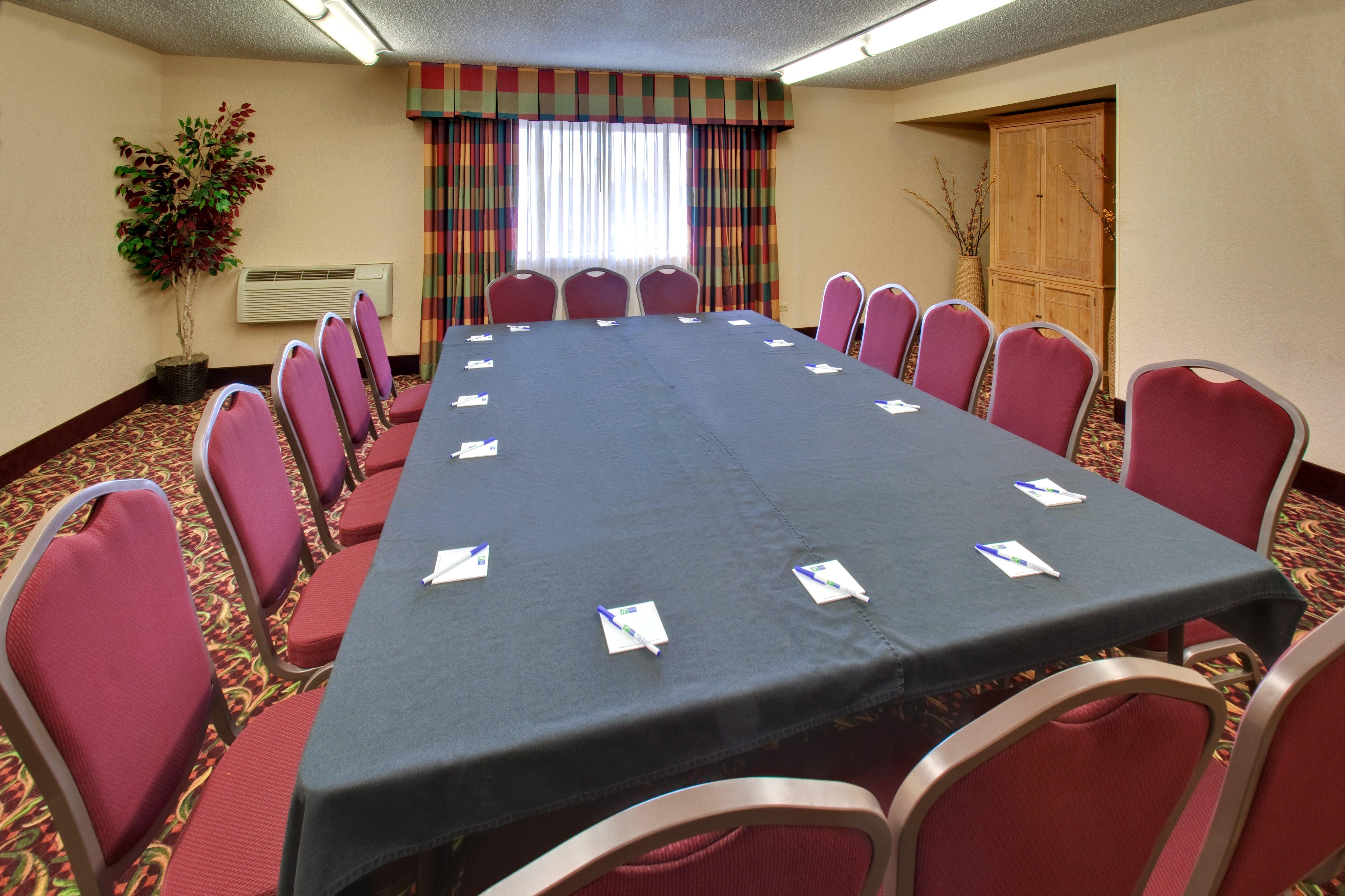 Holiday Inn Express Chicago-Downers Grove By Ihg Facilities photo