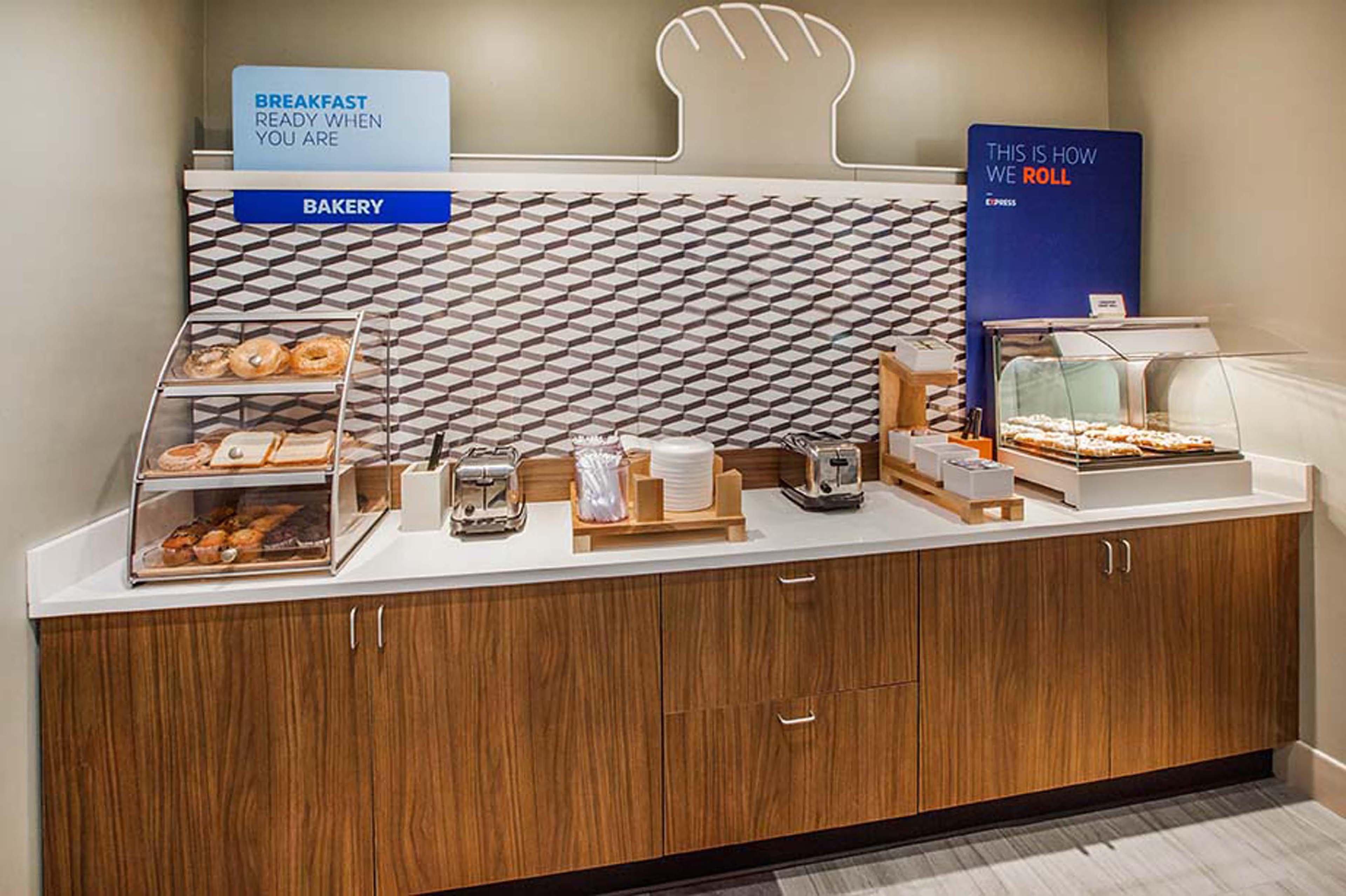 Holiday Inn Express Chicago-Downers Grove By Ihg Exterior photo