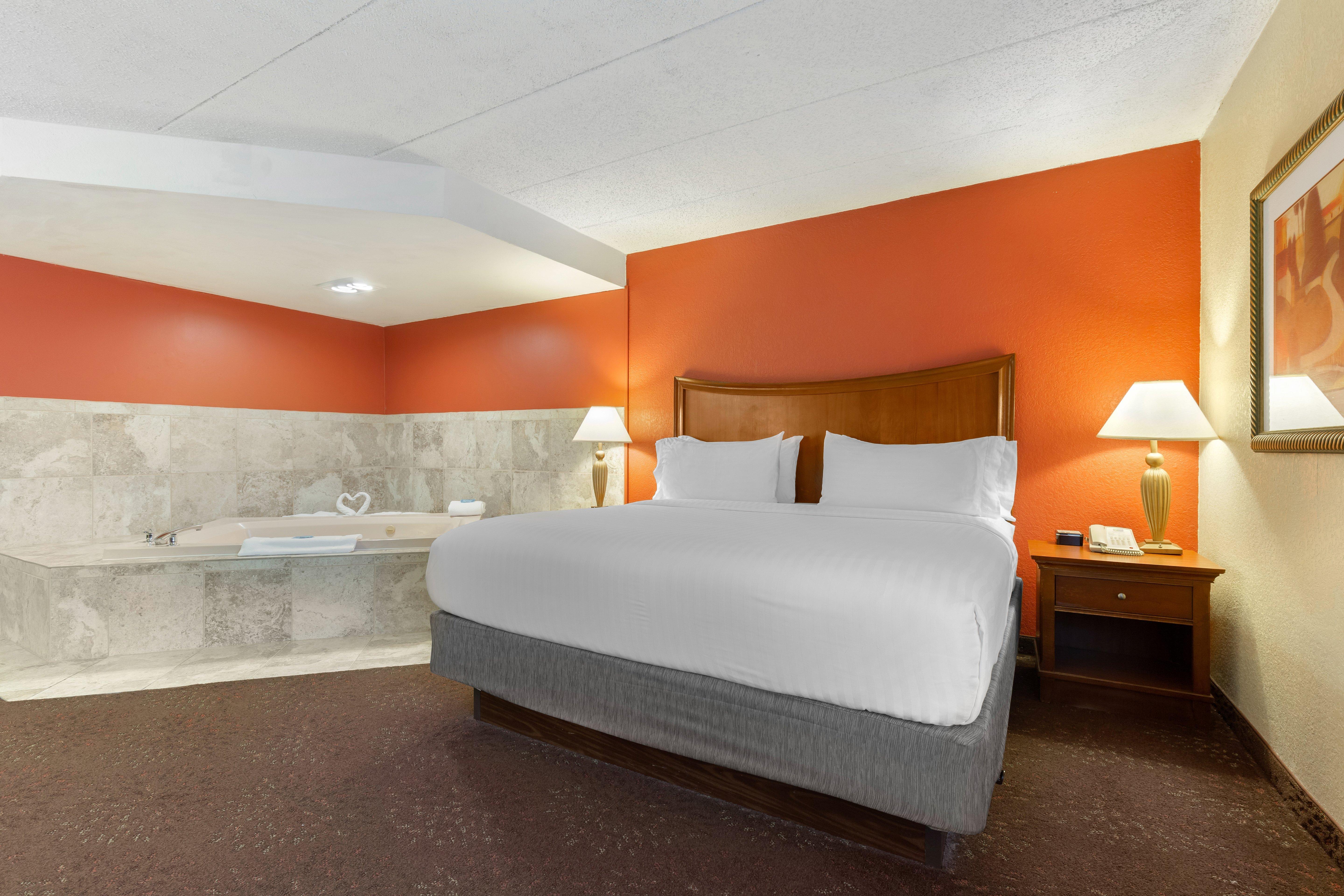 Holiday Inn Express Chicago-Downers Grove By Ihg Exterior photo