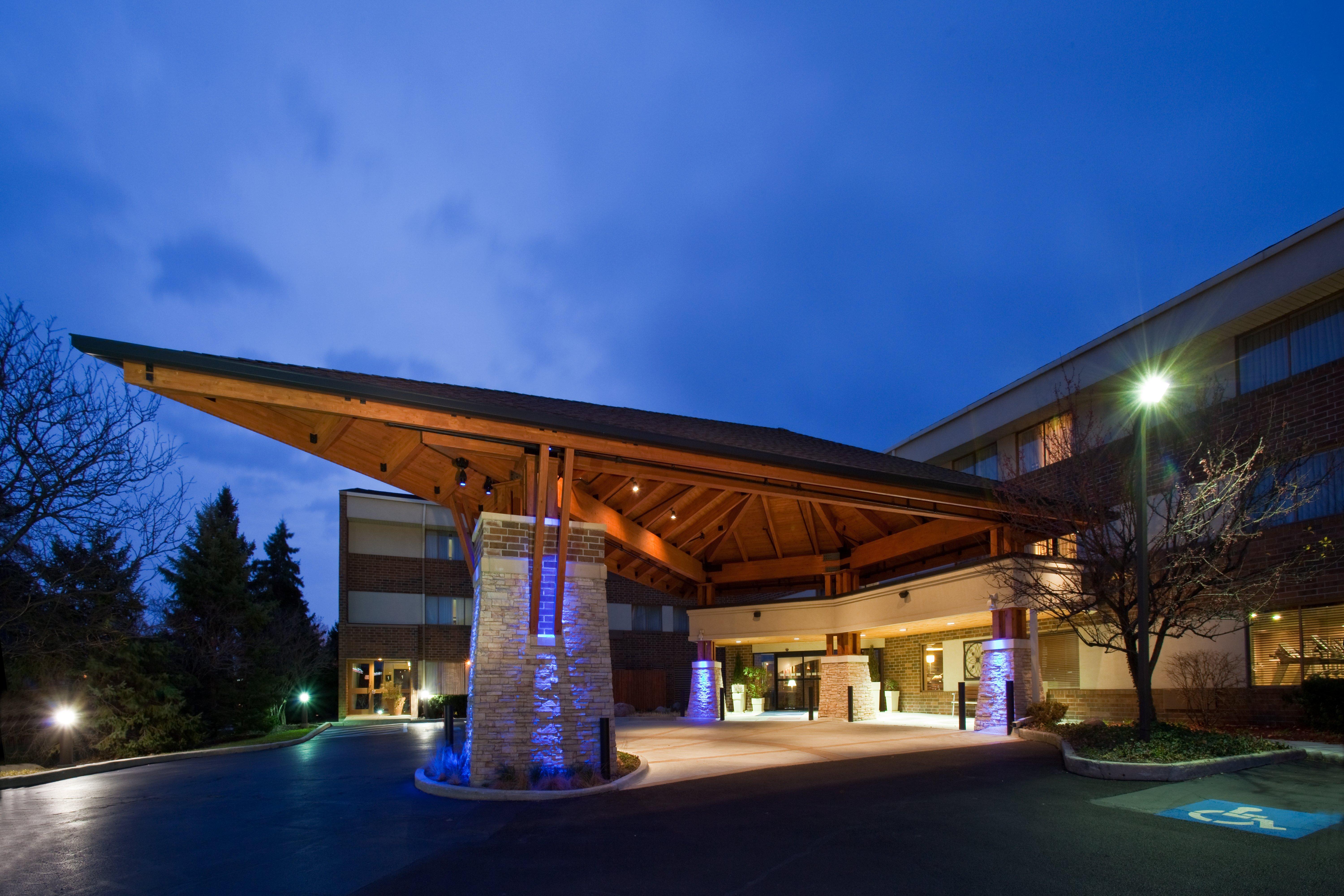 Holiday Inn Express Chicago-Downers Grove By Ihg Exterior photo