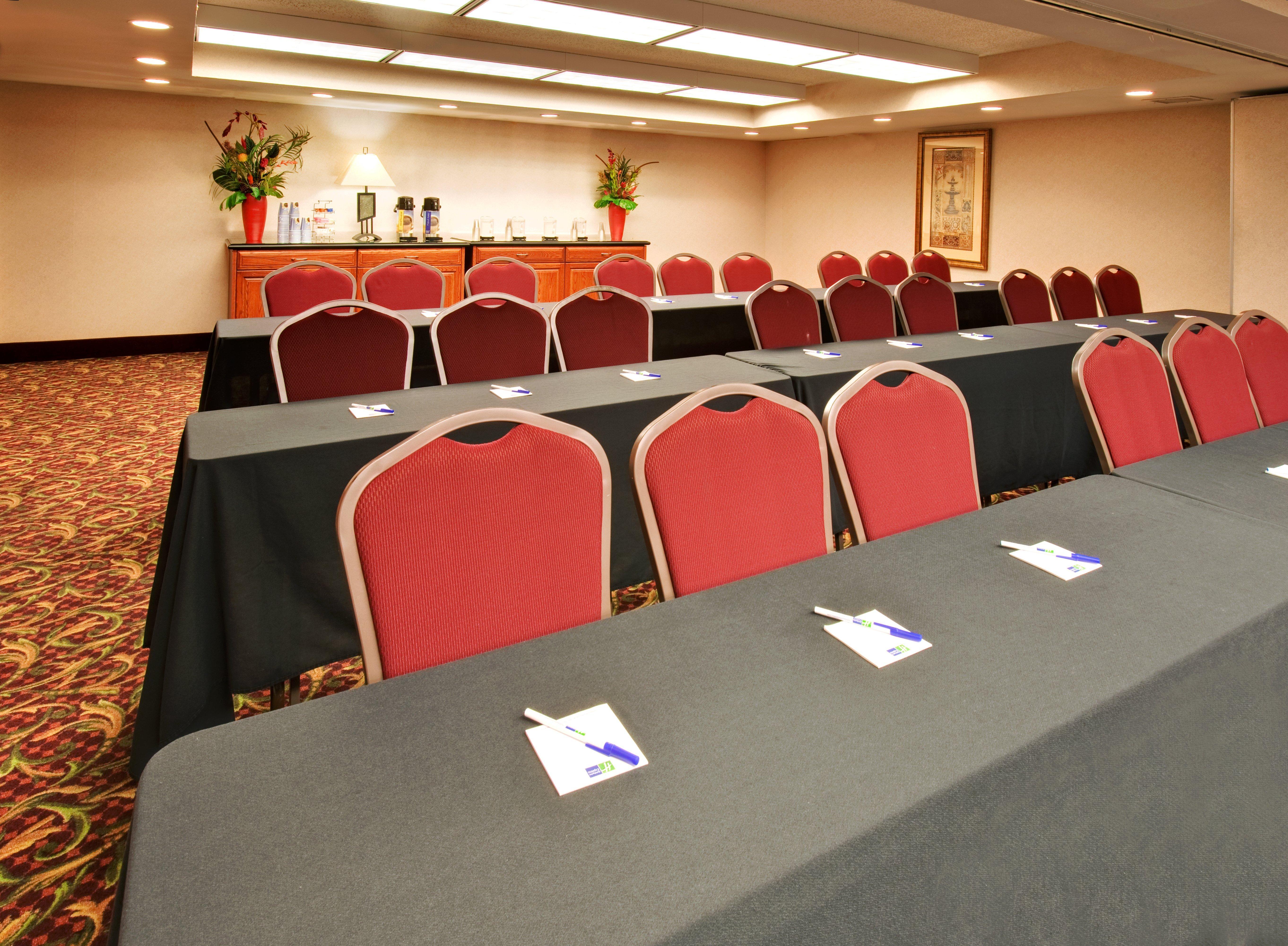Holiday Inn Express Chicago-Downers Grove By Ihg Facilities photo