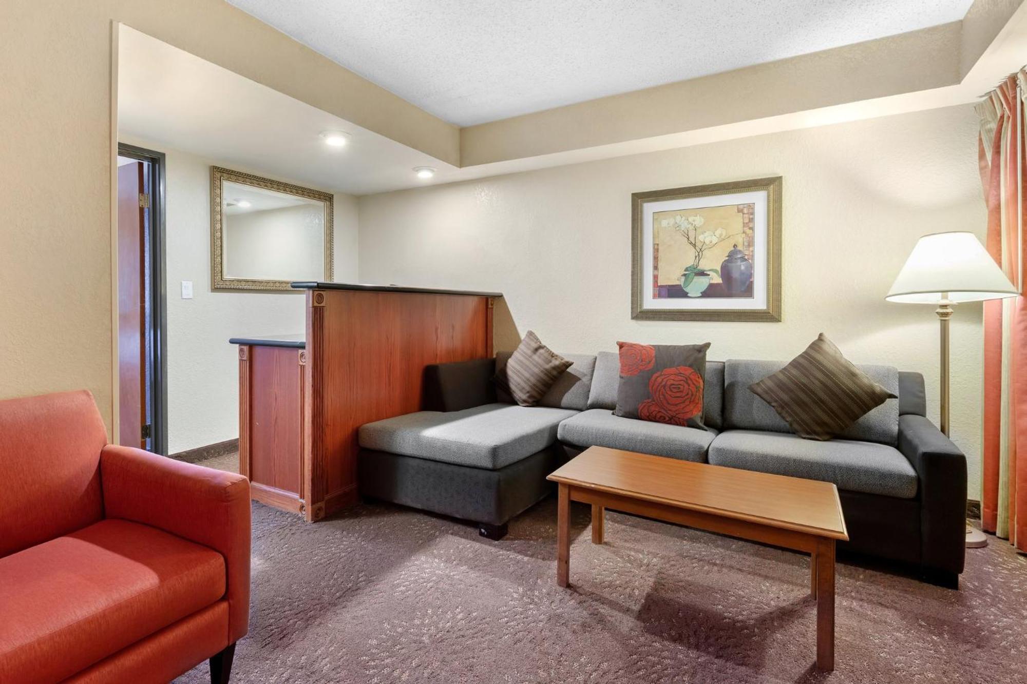 Holiday Inn Express Chicago-Downers Grove By Ihg Exterior photo