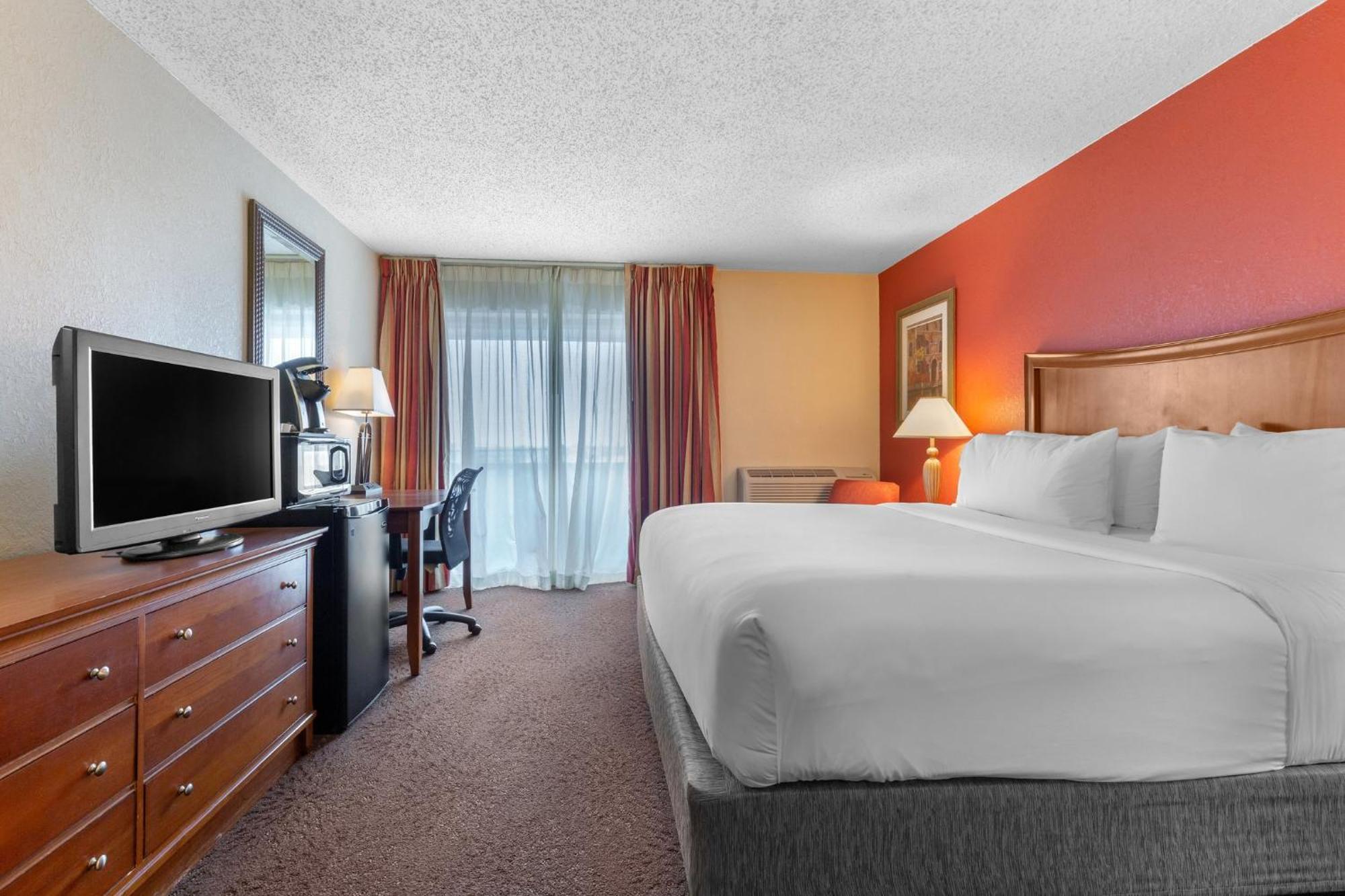 Holiday Inn Express Chicago-Downers Grove By Ihg Exterior photo