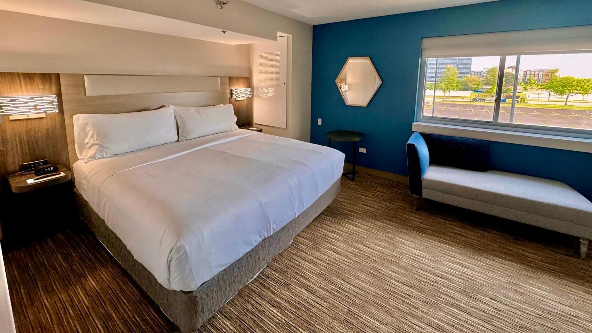 Holiday Inn Express Chicago-Downers Grove By Ihg Exterior photo