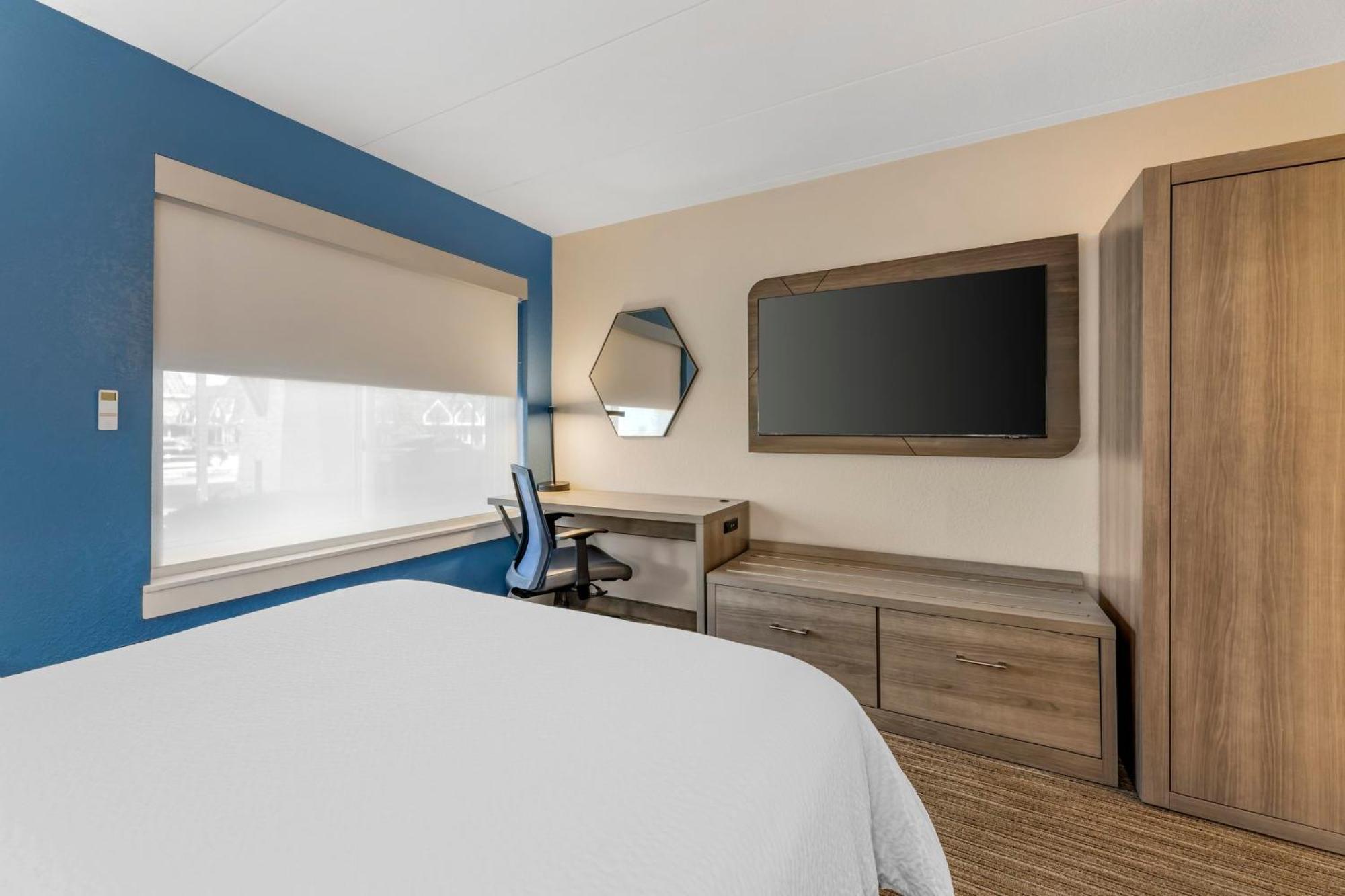 Holiday Inn Express Chicago-Downers Grove By Ihg Exterior photo