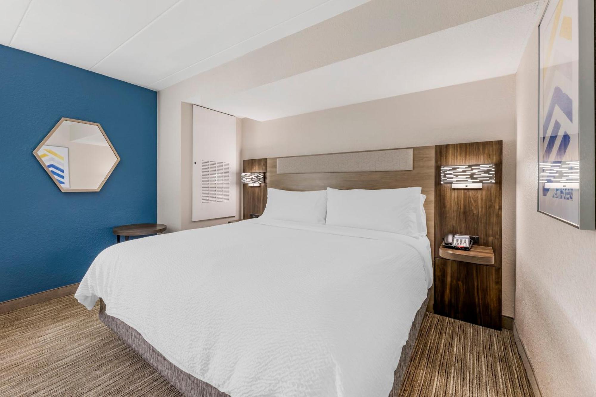 Holiday Inn Express Chicago-Downers Grove By Ihg Exterior photo