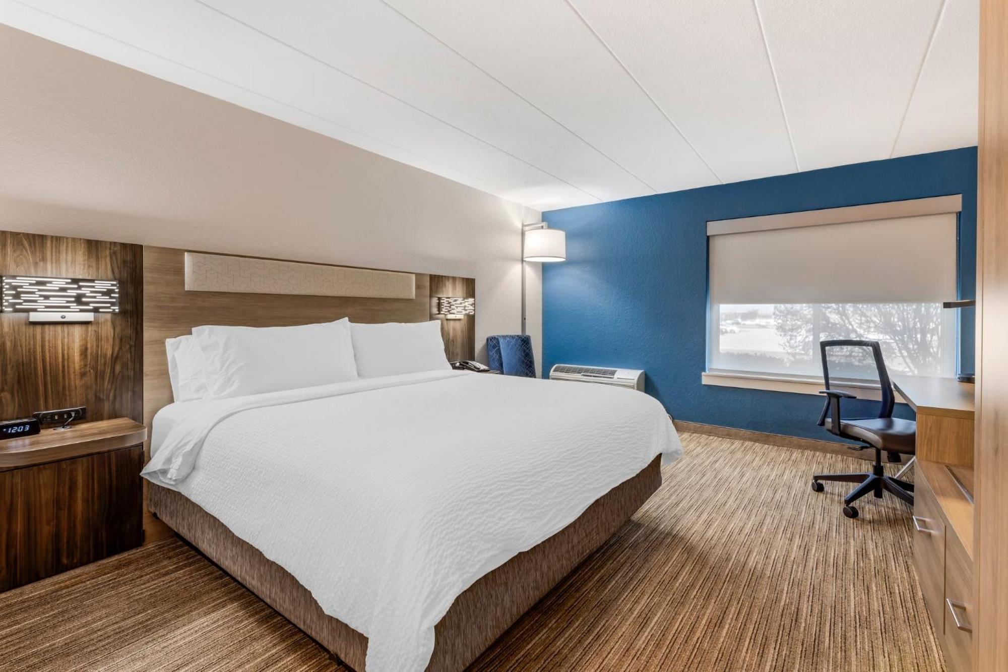 Holiday Inn Express Chicago-Downers Grove By Ihg Exterior photo