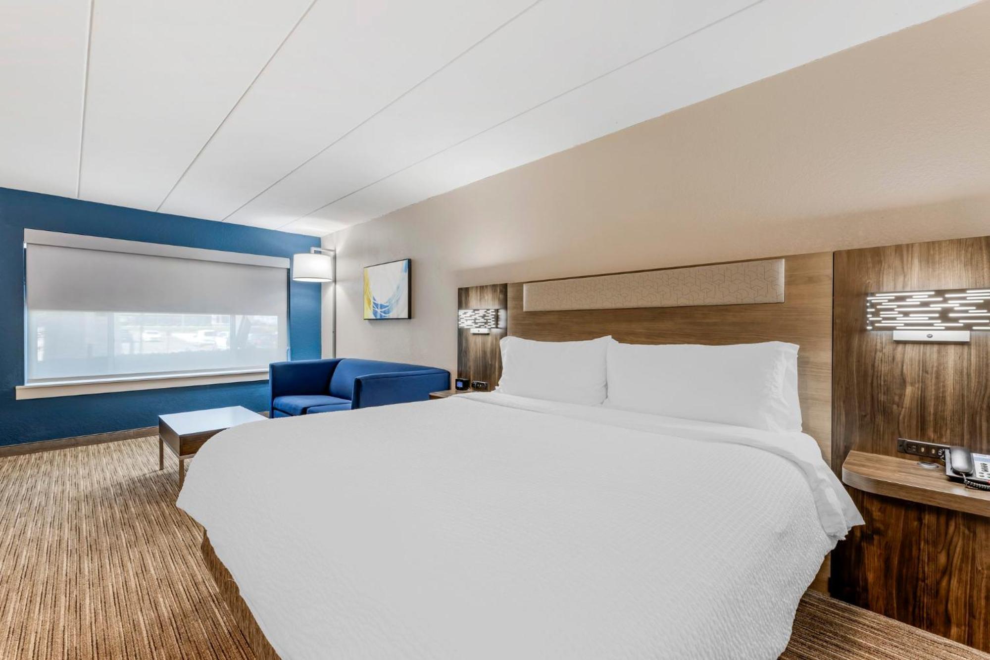 Holiday Inn Express Chicago-Downers Grove By Ihg Exterior photo