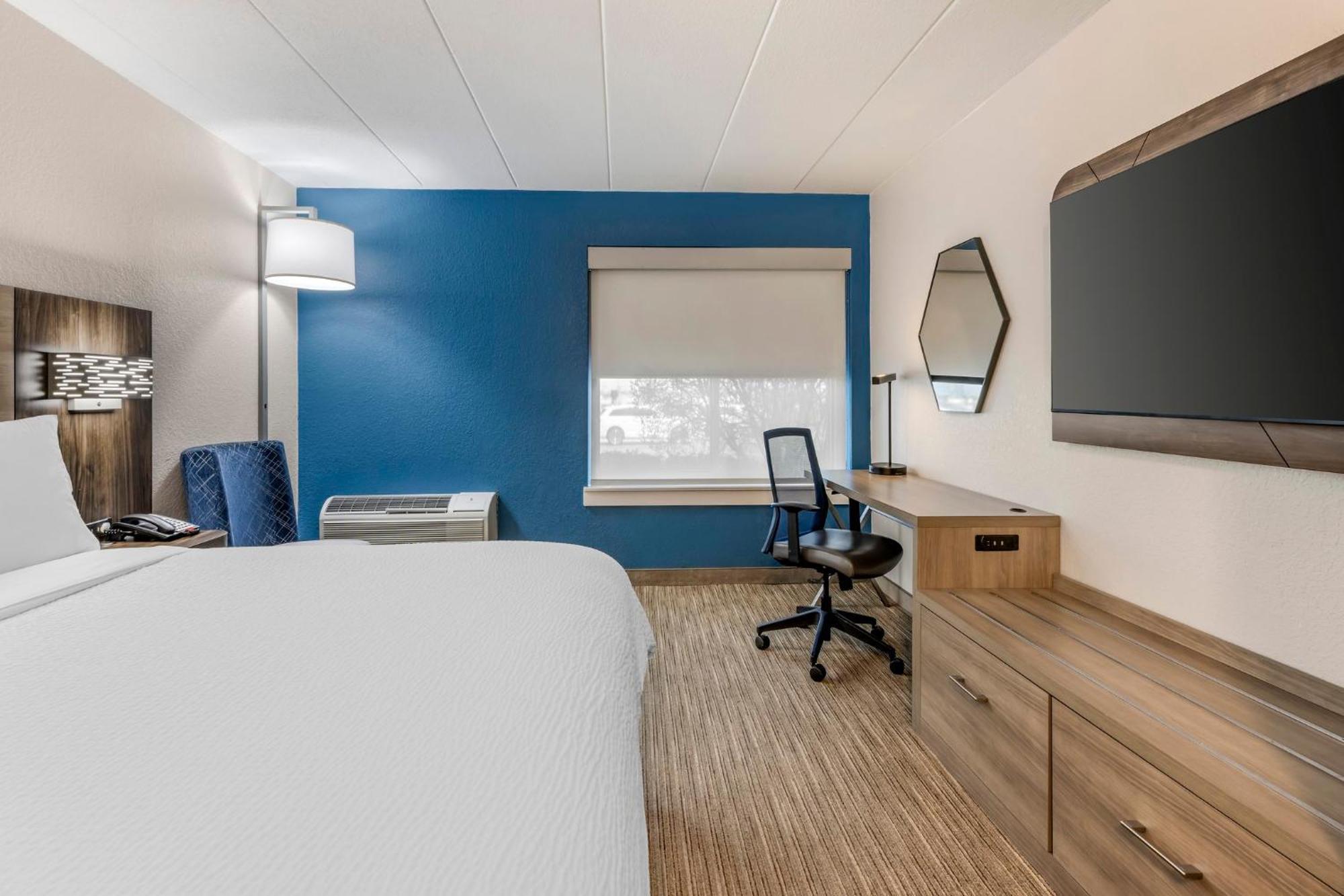 Holiday Inn Express Chicago-Downers Grove By Ihg Exterior photo