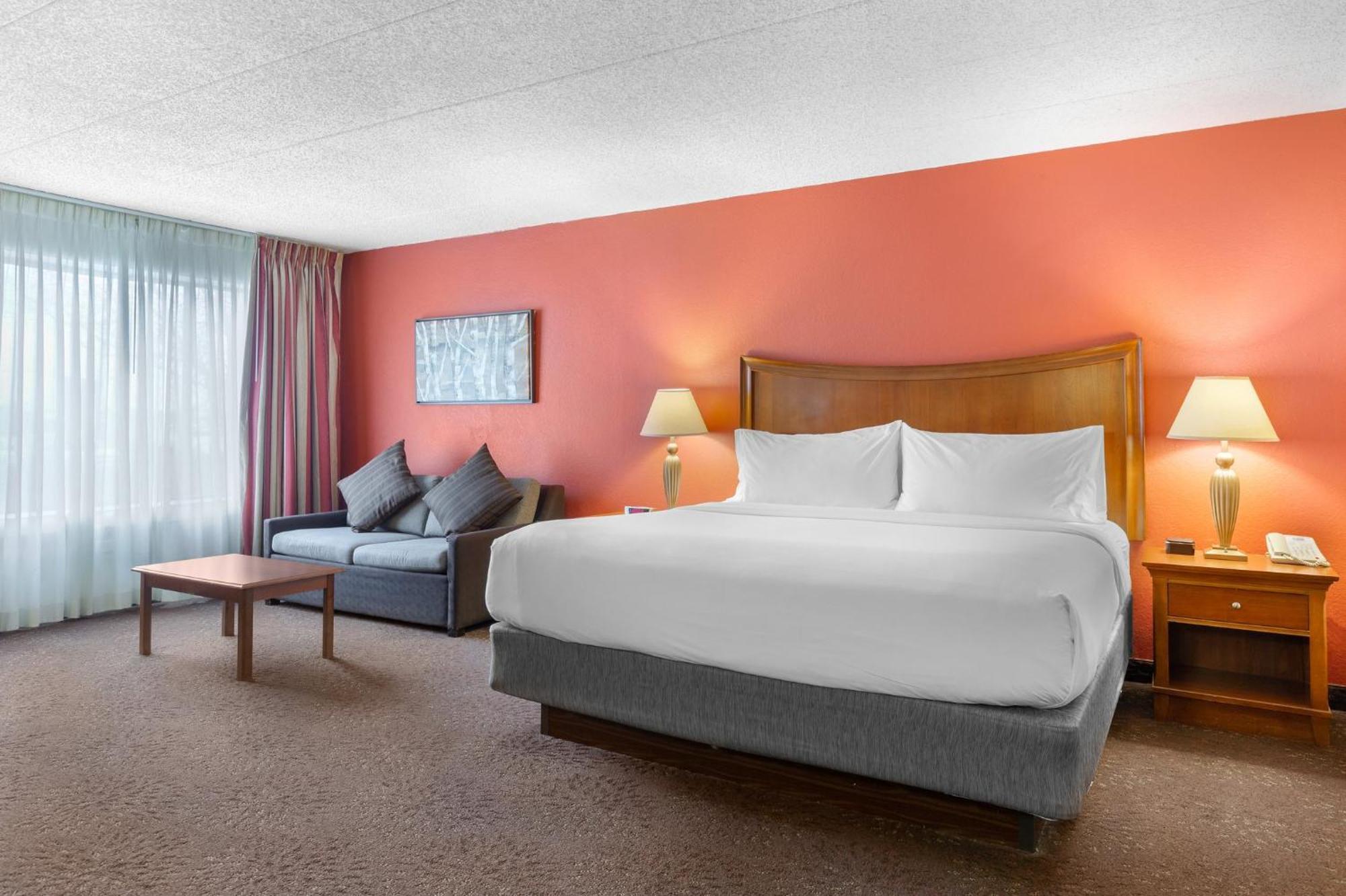 Holiday Inn Express Chicago-Downers Grove By Ihg Exterior photo