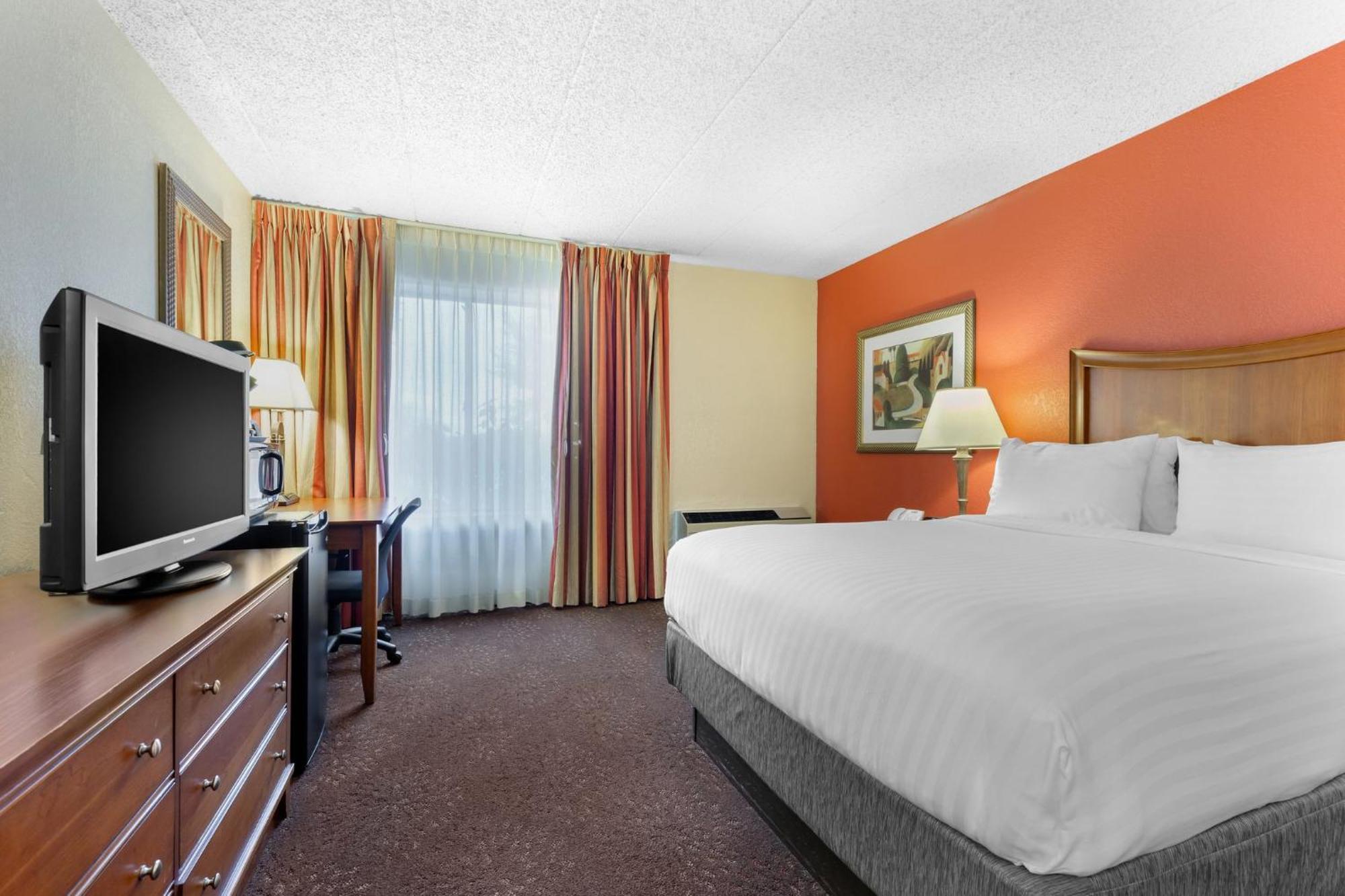 Holiday Inn Express Chicago-Downers Grove By Ihg Exterior photo