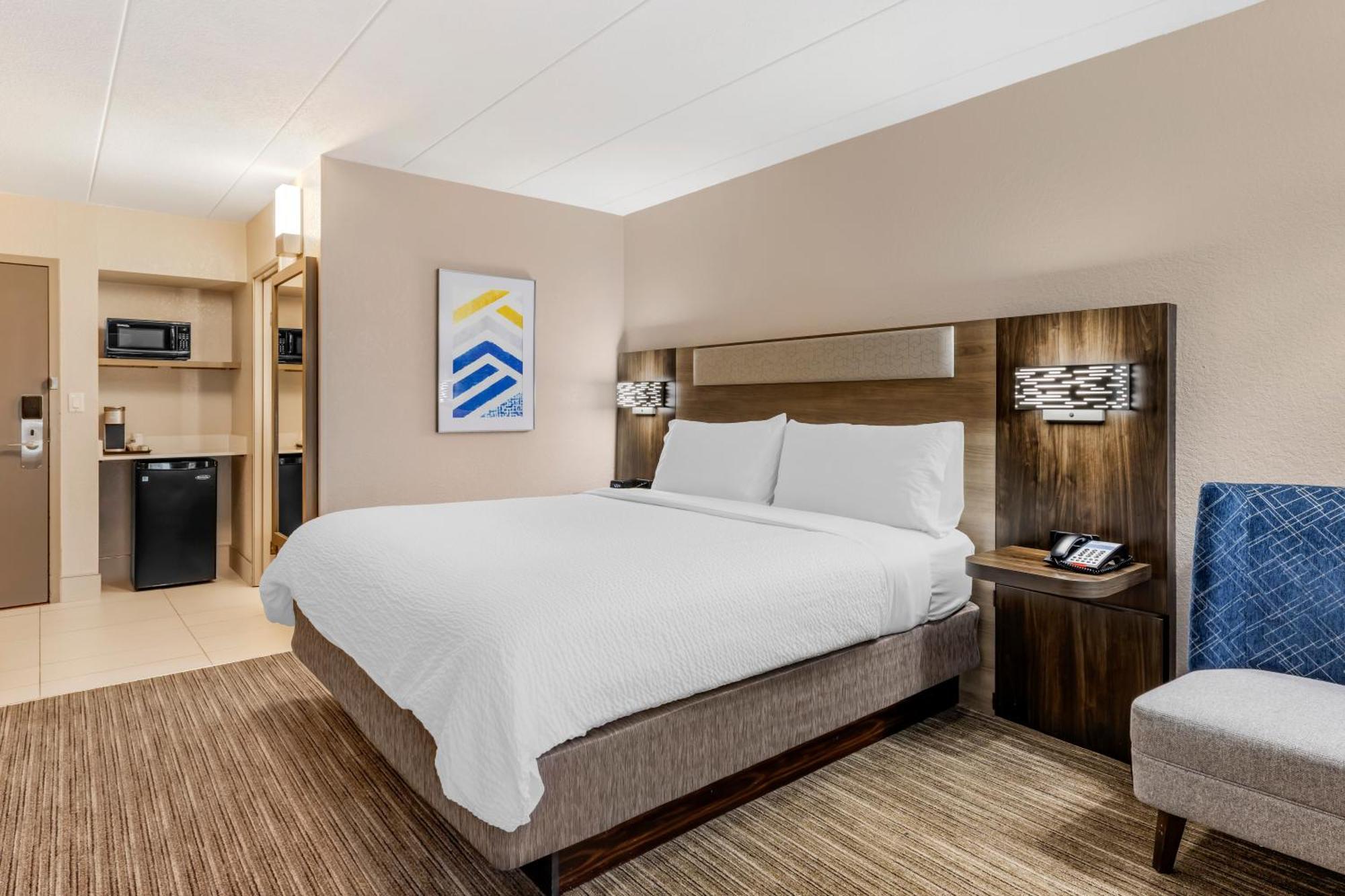 Holiday Inn Express Chicago-Downers Grove By Ihg Exterior photo