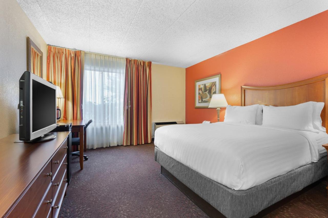 Holiday Inn Express Chicago-Downers Grove By Ihg Exterior photo